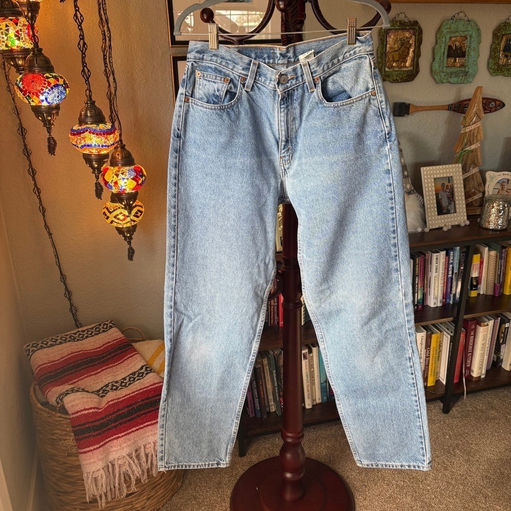 Vintage Levi's 560 Loose Fit Straight Leg Jeans • Classic Light Wash • Size 10